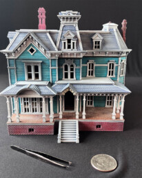 Images of the exterior and interior of the house in full detail.